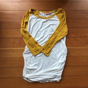 Quarter sleeve maternity shirt